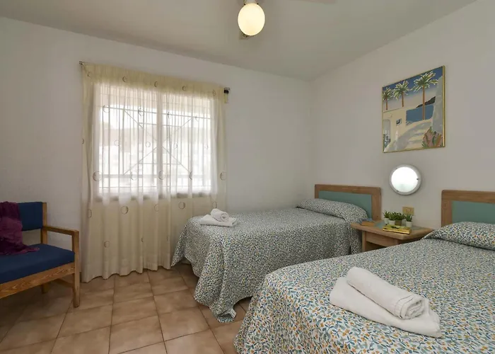 Castle Harbour 32 - One Bed דירה *